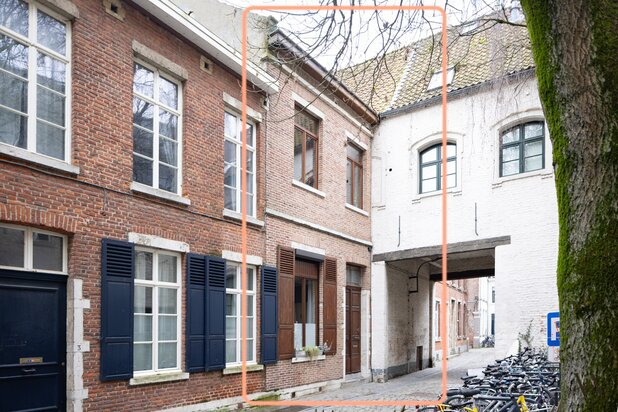 Karaktervol herenhuis met uitzonderlijk grote stadstuin in centrum Leuven