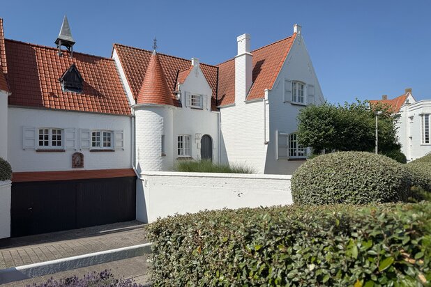 Villa met karakter - unieke ligging in Duinbergen