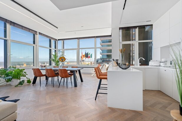 Loft de 201m² avec vue panoramique sur mer au centre de Knokke.