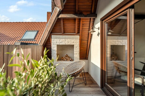 Neoclassicistische stadswoning uit de 19de eeuw met zicht op de Schelde en de Kathedraal