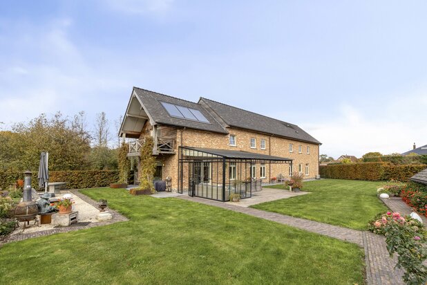 Exclusive estate on a breathtaking 62-acre property