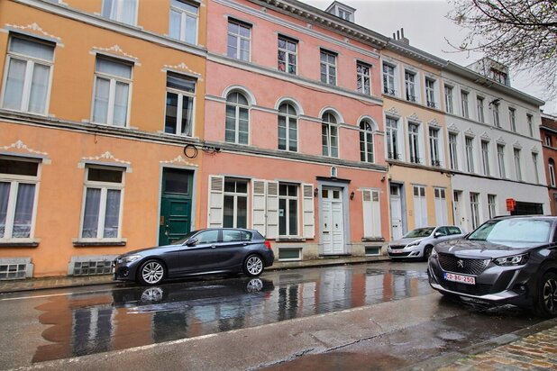 Louise district, elegant house and garden  