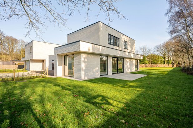 Hoogwaardige nieuwbouwvilla op ruim perceel