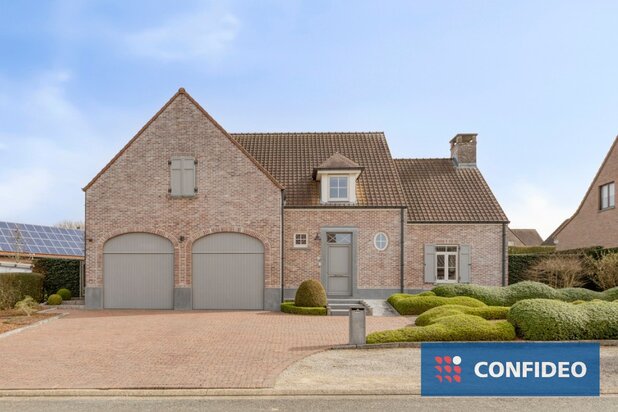 Ruime villa met prachtig aangelegde tuin in een rustige omgeving