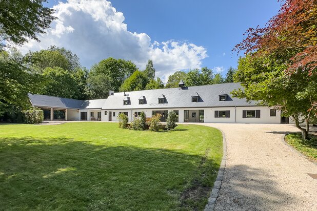 MAGNIFIQUE LONGERE COMPLETEMENT RENOVEE