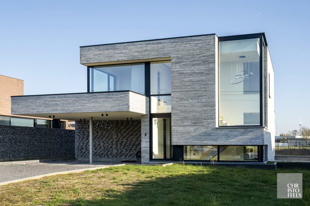 Architecturale villa op een perceel van 16a met zwembad en poolhouse! 