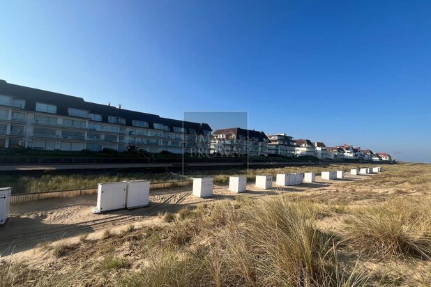 Large appartement à vendre Zoute digue piétonne 