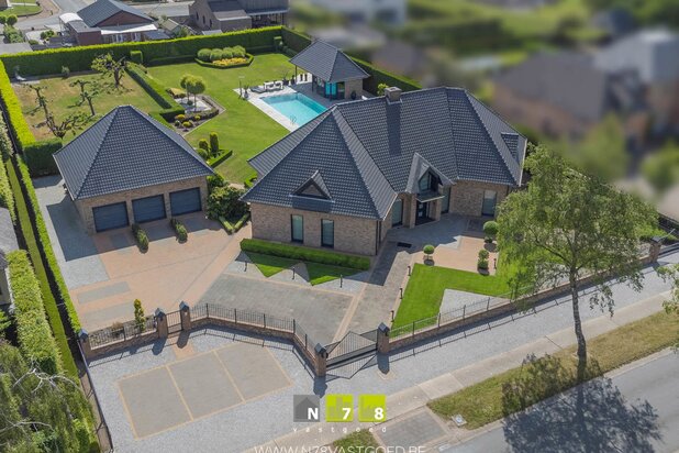 VILLA MET PRACHTIGE TUIN, ZWEMBAD, JACUZZI & POOLHOUSE