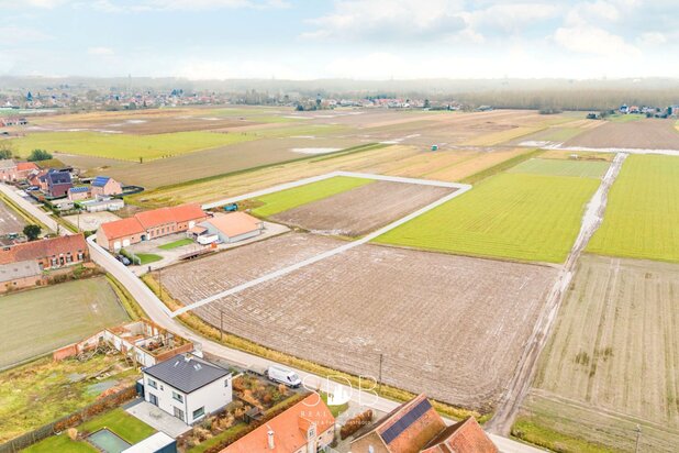Prachtige villa in hoevestijl met bijgebouwen en akkerlanden/weilanden op 1,45ha