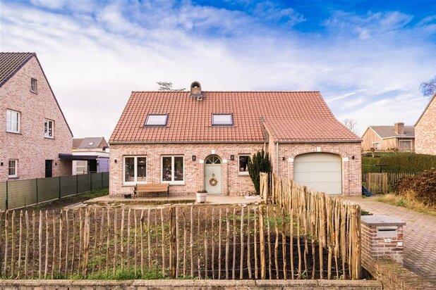 beautiful renovated villa on a prime location