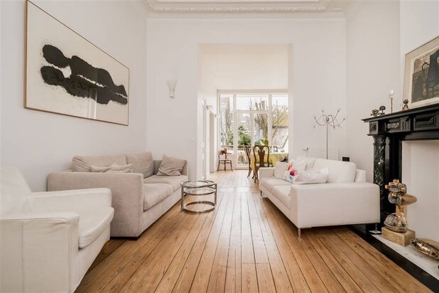 Magnifique maison de maître authentique rénovée (± 320 m²) avec terrasses et jardins à proximité du Quartier Européen et du Parc du Cinquantenaire.