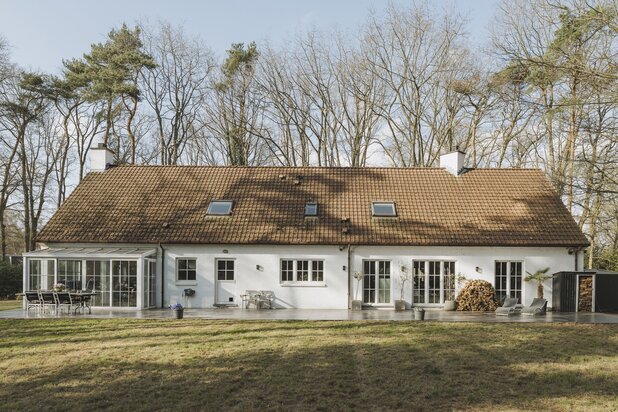 Te renoveren villa op uniek perceel in groen Schilde