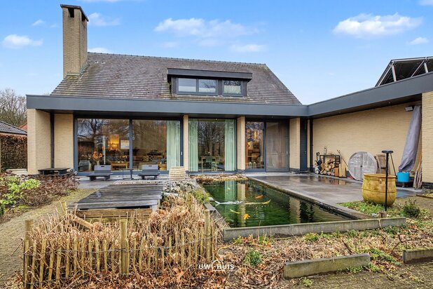 Exclusive villa with high-quality finishes and park-like garden on 4,040 m² in Stekene