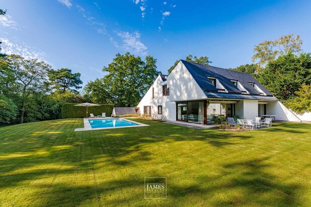 Villa d'architecte des années 70' en terrain de fond