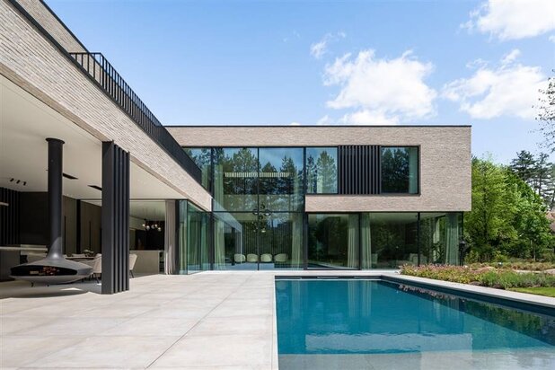 Zeer luxe afgewerkte villa op residentiële locatie