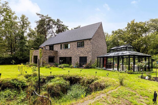 Villa in nieuwstaat vlak aan natuurgebied!