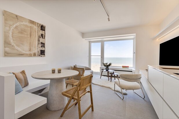 Schitterend gerenoveerd appartement op de zeedijk te KNOKKE