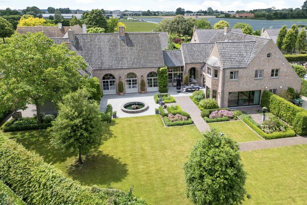 Magnifiek afgewerkt charmant landhuis. 