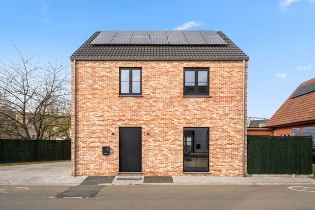 Recente vrijstaande woning in het centrum van RIJMENAM