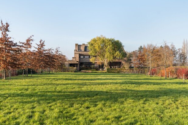 Unieke architecturale villa geïnspireerd door Frank Lloyd Wright