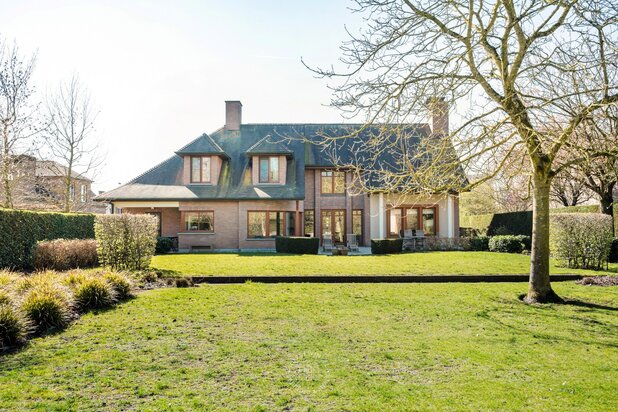 Tijdloze villa nabij de Daknamse bossen