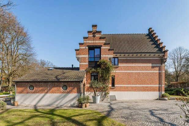 Historische conciërgewoning op prachtig perceel