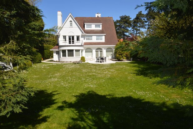 Alleenstaande villa, prachtig gelegen in hartje Zoute.