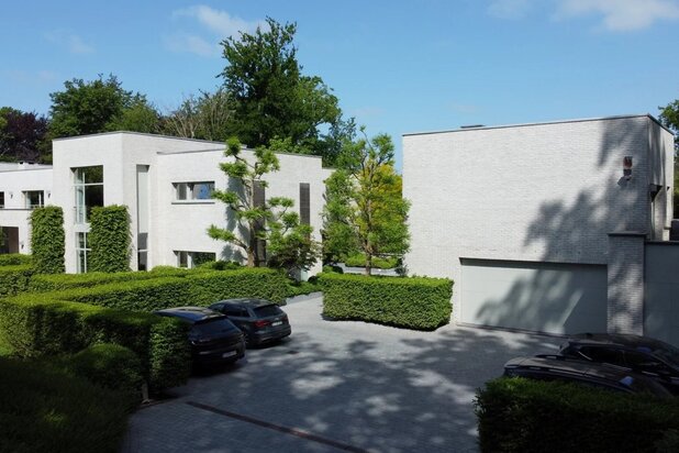 Bercuit - Eigentijdse woning met binnenzwembad