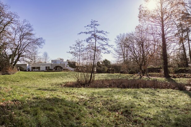 SUBLIEM gelegen VILLA in de Mombeekvallei