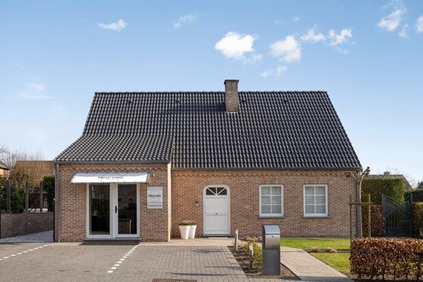 Bijzondere villa met zwembad te koop