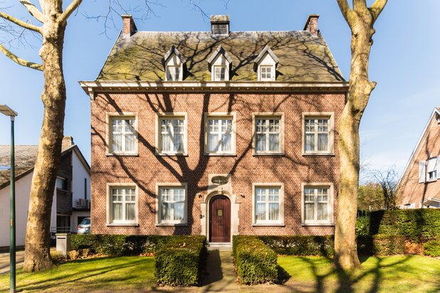 Charming presbytery with orangery and generous living space