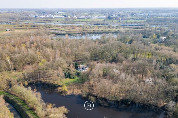 Exclusief domein op 10 ha met natuurvijver 