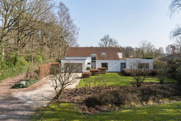 Tijdloze villa met riante tuin in een groene omgeving