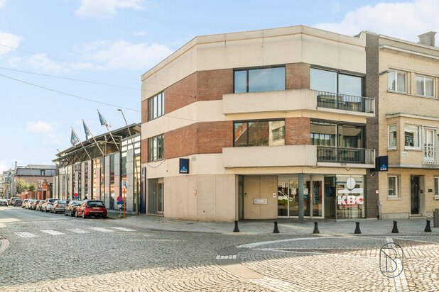 Appartement élégant avec 4 chambres et une grande terrasse au centre de Renaix !