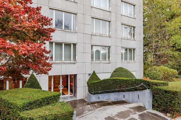 An apartment facing the Jardin du Roi in Ixelles