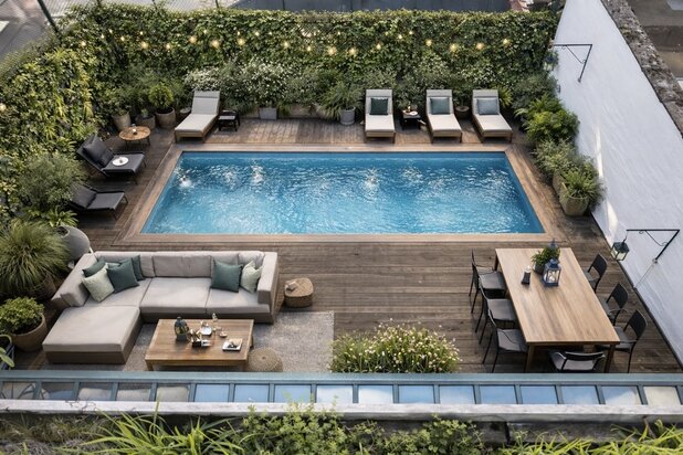 Unieke herenwoning op topligging met ruime garage.