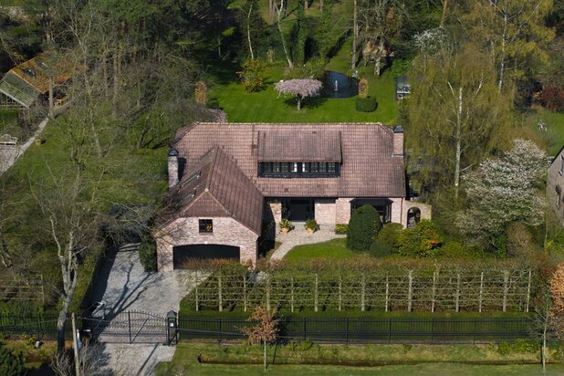 Villa sur un terrain unique dans un cadre verdoyant