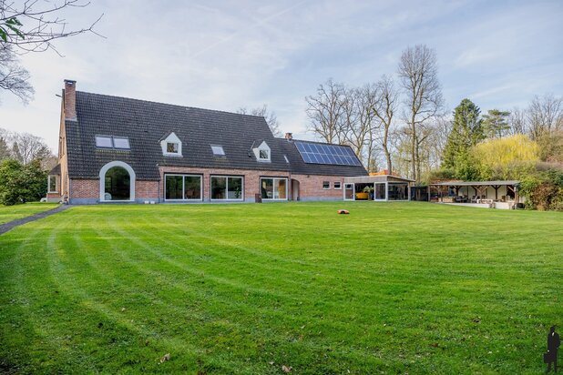 Villa op royaal perceel!