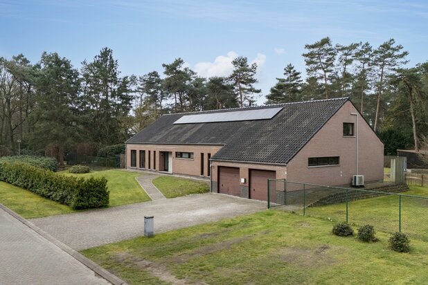 Ruime, recent gerenoveerde villa met 5 slpks op 2.430 m²