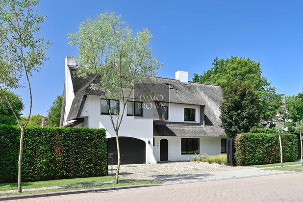 Volledig gerenoveerde villa met zwembad nabij Zoute Tennis