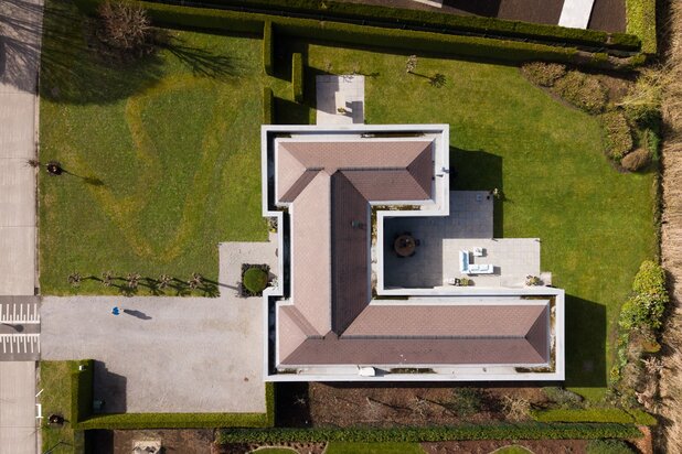 Ruime laagbouw villa in groene en rustige woonomgeving