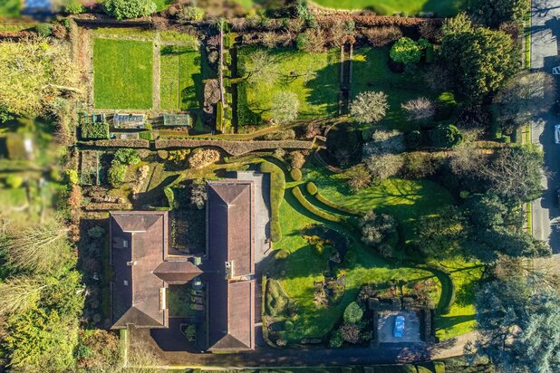 Fort Jaco - Te renoveren villa met 4 gevels op een uitzonderlijk perceel van ± 50 are