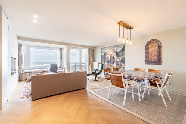 Instapklaar appartement met panoramisch zeezicht 