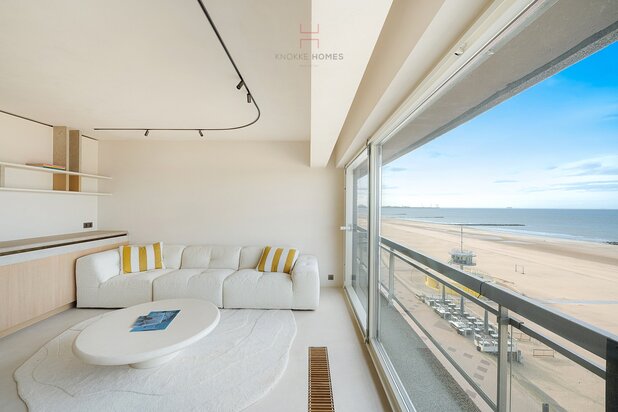 Prachtig gerenoveerd 3-kamerappartement op de zevende verdieping met frontaal zeezicht