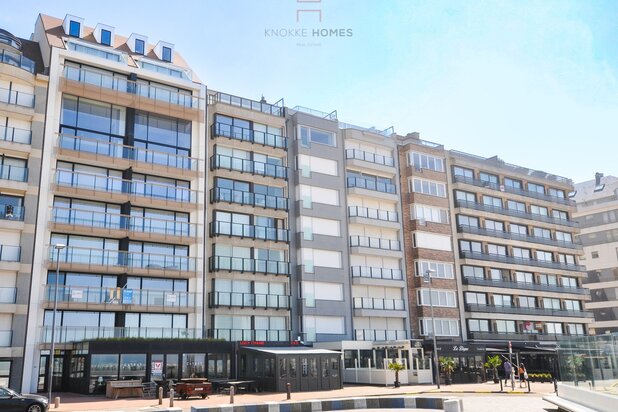 Stijlvol en luxueus ingericht appartement met een frontaal zeezicht en drie kamers, gelegen aan het Rubensplein