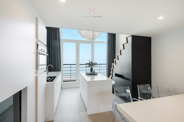 Mooie duplex-mezzanine met uitzonderlijk groot zonneterras.