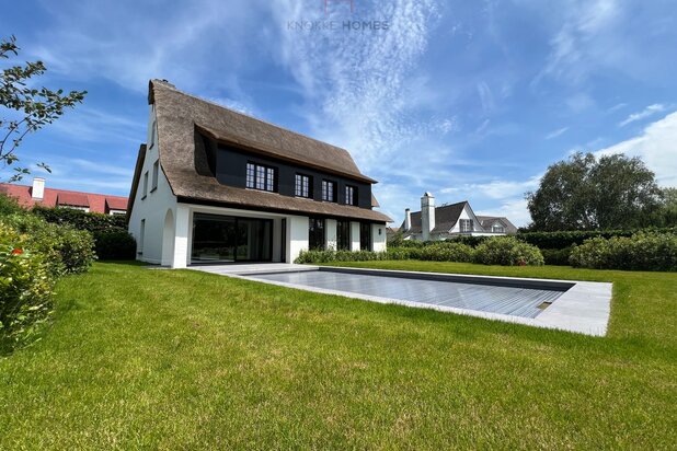 Grote gerenoveerde villa in residentiële villa-wijk nabij het Koningsbos aan de rand van het Zoute.