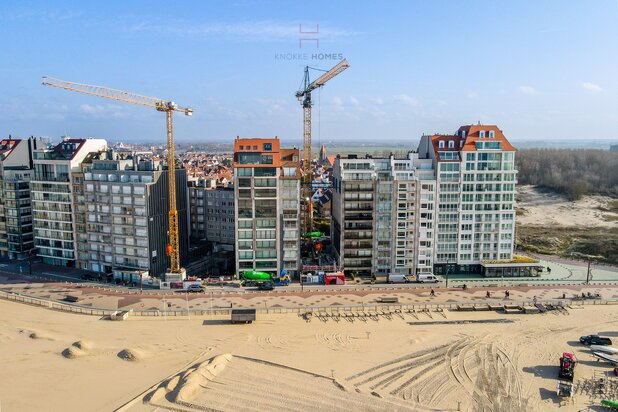 Riant plateau-appt met 4 slpks op de zeedijk van Duinbergen