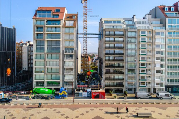 Appartement met frontaal zeezicht en twee slpks in Duinbergen