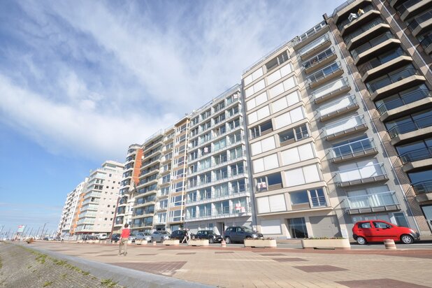 Prachtig gerenoveerd 2- slaapkamer appartement met frontaal zeezicht.